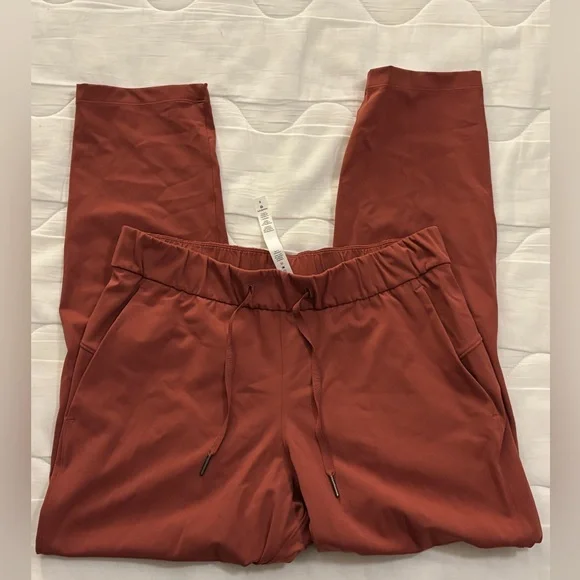 Lululemon On the Fly 7/8 pant SZ 8, Rustic Clay - Picture 3 of 6